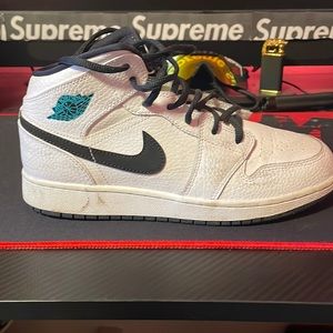 Jordan 1 white youth sneaker